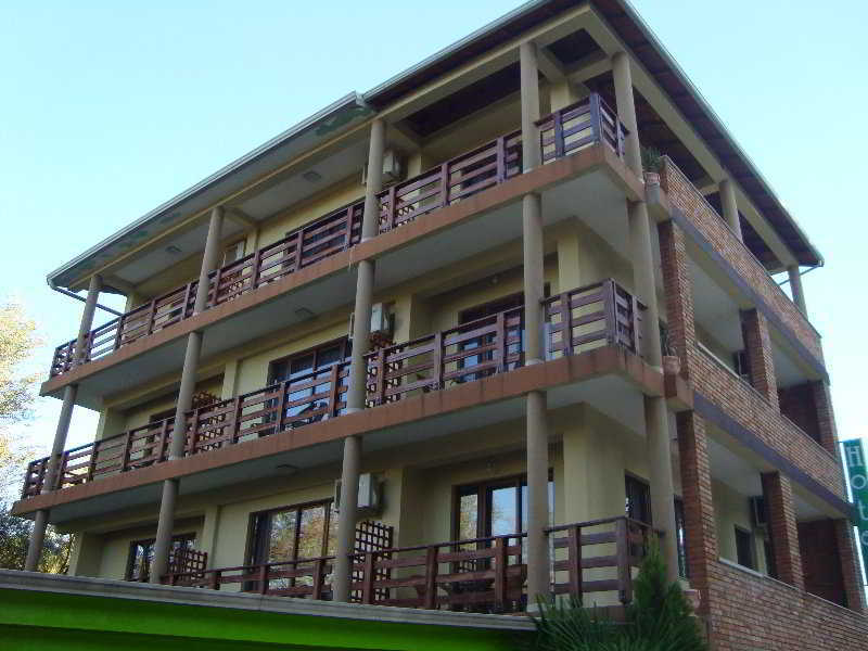 Villa Park Hotel Тирана Экстерьер фото